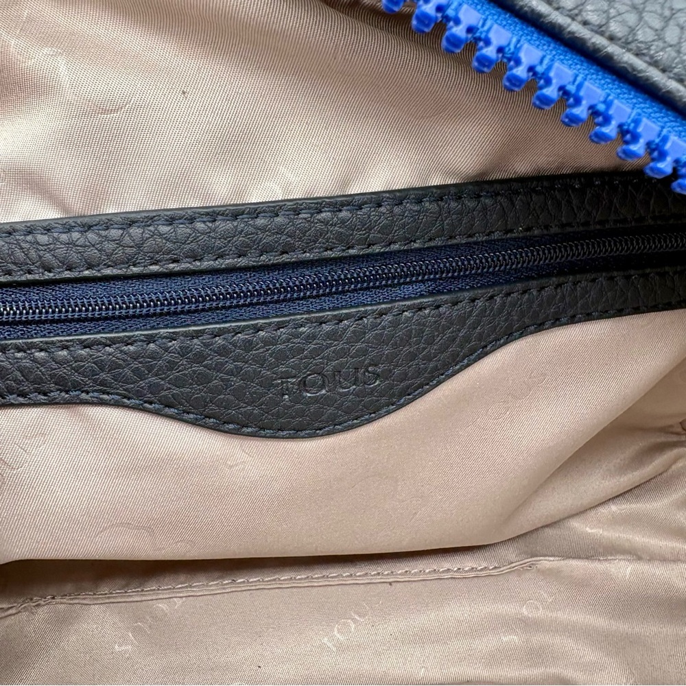 TOUS Bear Crossbody Bag Purse Camera Bag Black Blue Designer Pebbled Travel Trip - Picture 11 of 13